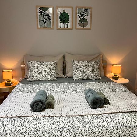 Larix Apartman Boedapest Buitenkant foto
