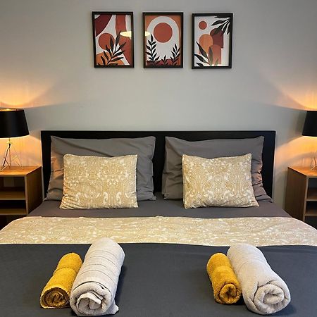 Larix Apartman Boedapest Buitenkant foto