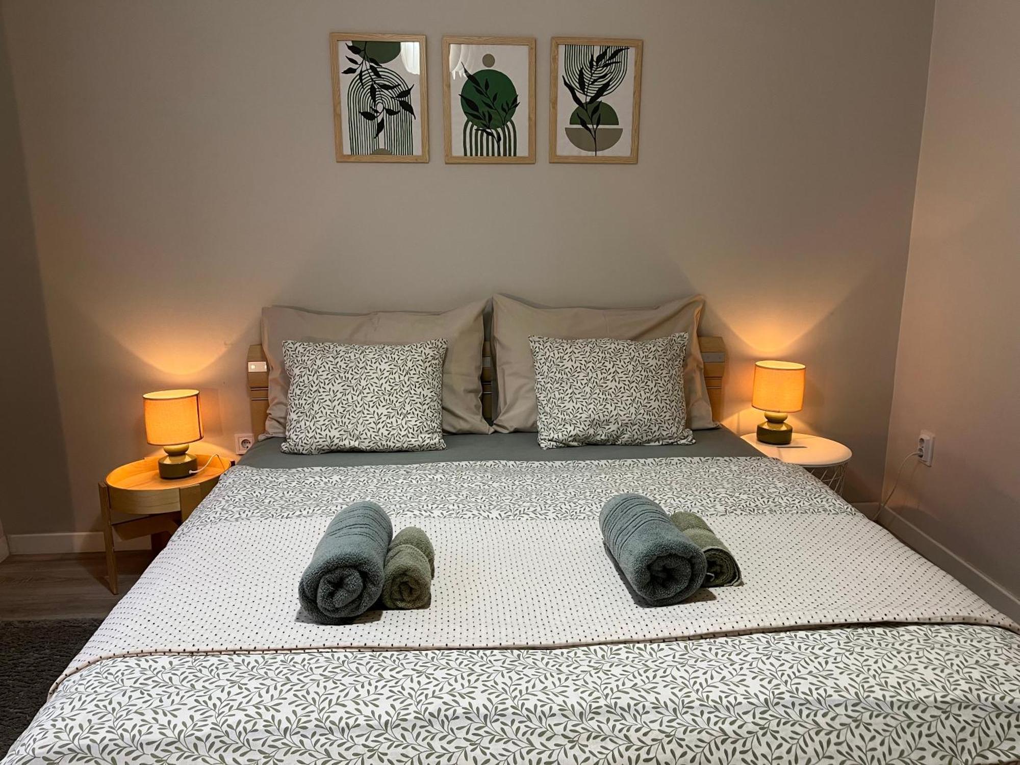 Larix Apartman Boedapest Buitenkant foto
