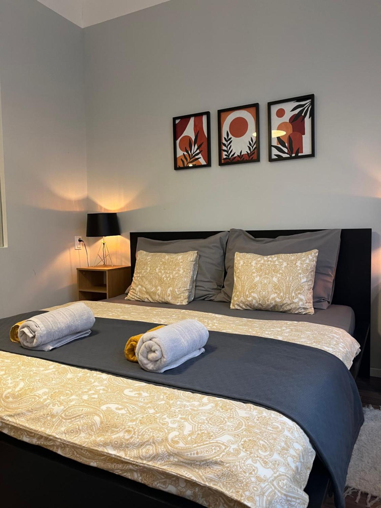 Larix Apartman Boedapest Buitenkant foto